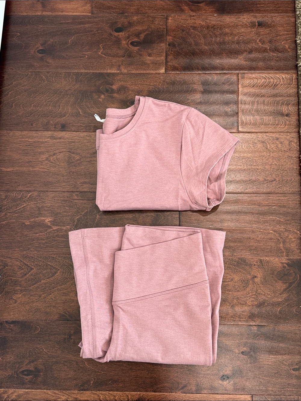 Old Navy Active Powerchill Women’s Super-Flare Pants & Cropped Crossover Tee - Picture 2 of 11